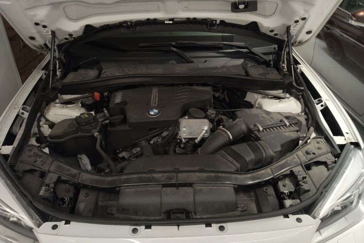 宝马X1 2015款 sDrive18i 领先晋级版机舱底盘24