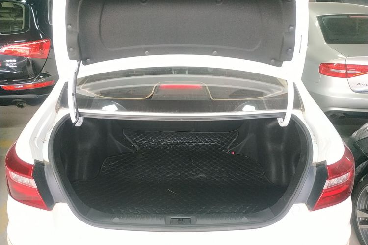 吉利汽车 远景 2019款 升级版 1.5L 手动豪华型 国VI机舱底盘23