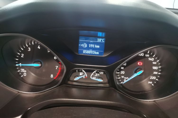 福特 福克斯 2017款 两厢 1.6L 手动风尚型智行版中控内饰14