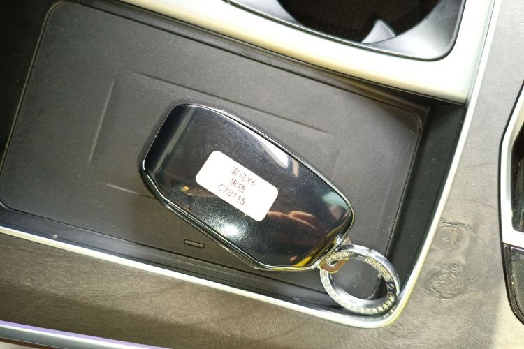 宝马X5 2023款 xDrive 30Li 尊享型M运动曜夜套装中控内饰7001