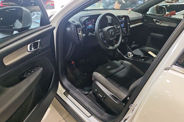 沃尔沃XC40 2023款 B3 智远豪华版中控内饰7003