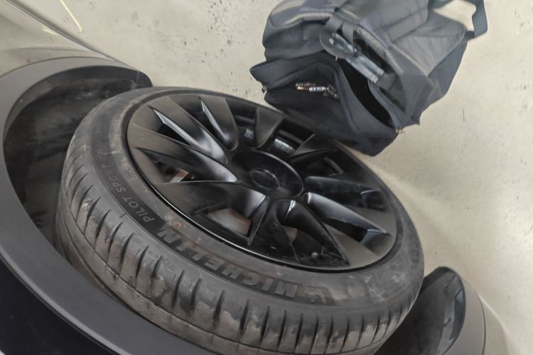 特斯拉 Model Y 2021款 标准续航后驱版车身外观6001