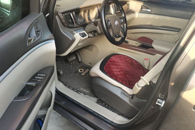 别克GL8 2011款 3.0L GT豪华商务豪雅版中控内饰7003