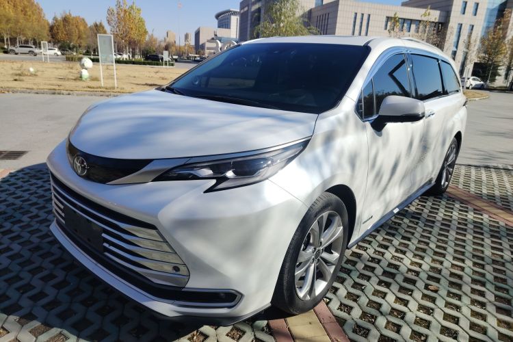 丰田 赛那SIENNA 2023款 2.5L混动 铂金版车身外观1