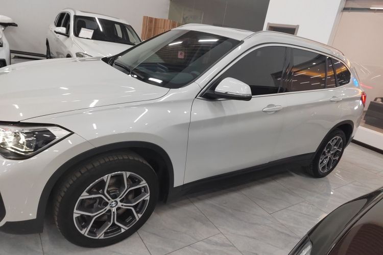 宝马X1 2022款 sDrive25Li 领先型车身外观6003