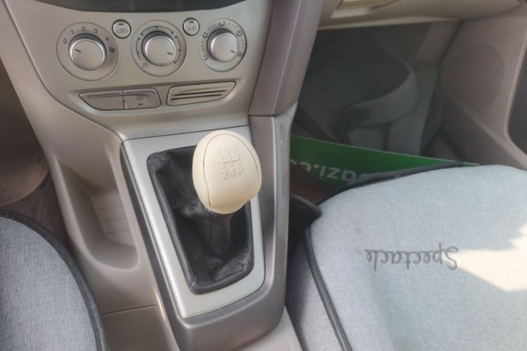 福特 福克斯 2012款 三厢 1.6L 手动舒适型中控内饰18