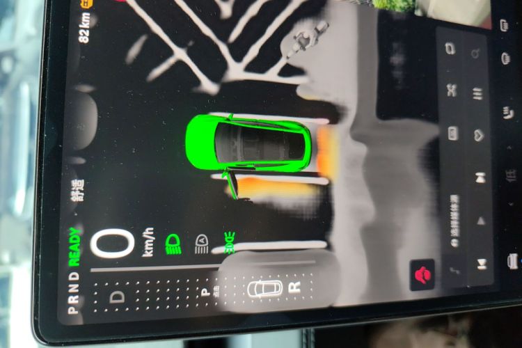 特斯拉 Model Y 2025款 后轮驱动版中控内饰14