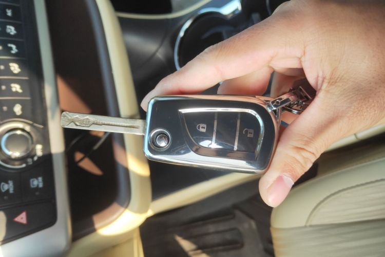 丰田 汉兰达 2018款 2.0T 两驱精英版 5座 国VI中控内饰11