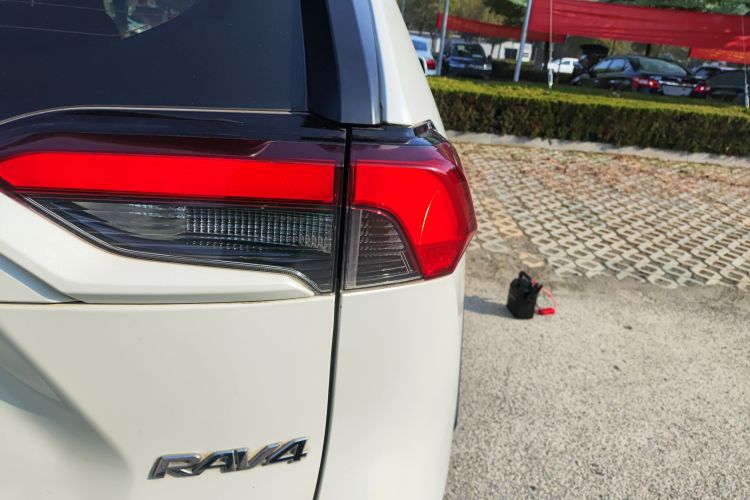 丰田 RAV4荣放 2020款 2.0L CVT两驱都市版车身外观9