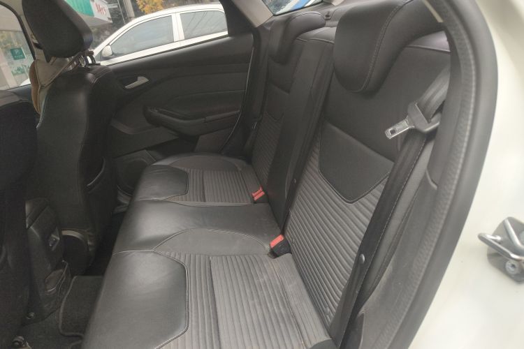 福特 福克斯 2017款 三厢 1.6L 手动风尚型智行版中控内饰21