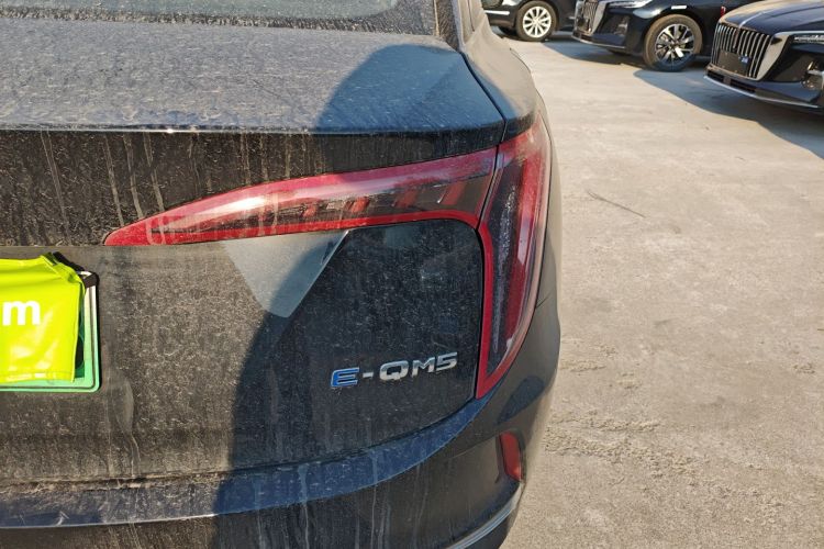 红旗E-QM5 2023款 改款 基础出行版车身外观9