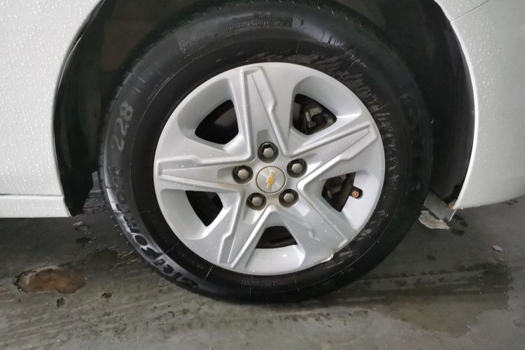 雪佛兰 科沃兹 2019款 320 自动欣享天窗版车身外观10