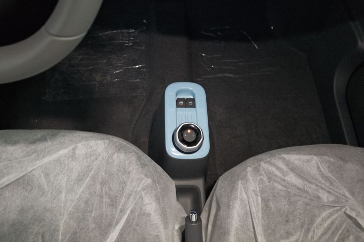 吉利银河 2024款 熊猫mini 200km 耐力熊中控内饰18