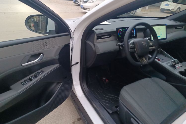 比亚迪 秦PLUS 2025款 DM-i 智驾版 55KM领先型中控内饰7003