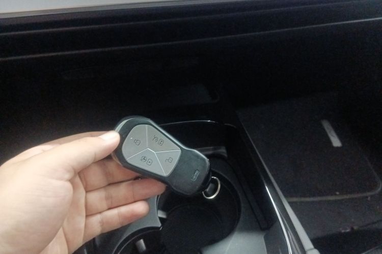 小鹏P7 2022款 625E中控内饰7001