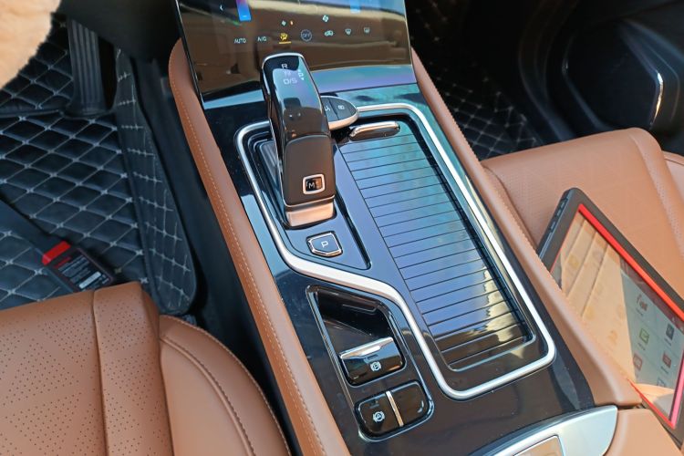 奔腾T99 2022款 20TD 自动运动尊享型特装版中控内饰18