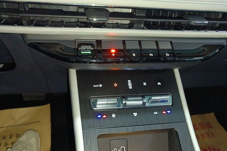 林肯 冒险家 2023款 2.0T 两驱尊雅版中控内饰18