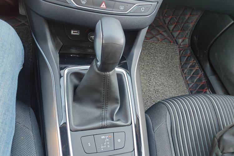 标致408 2018款 350THP 自动豪华版中控内饰18