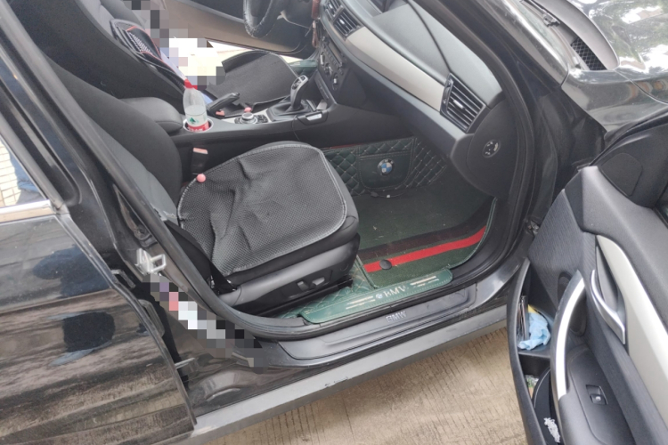 宝马X1 2013款 sDrive18i 时尚型局部细节9005