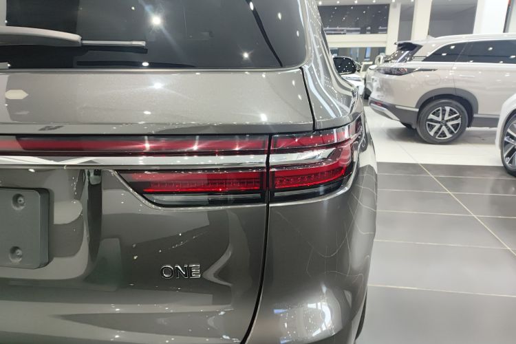 理想汽车 理想ONE 2021款 增程6座版车身外观9