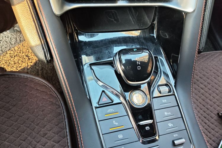 比亚迪 宋PLUS 2020款 1.5T 自动尊贵型中控内饰18