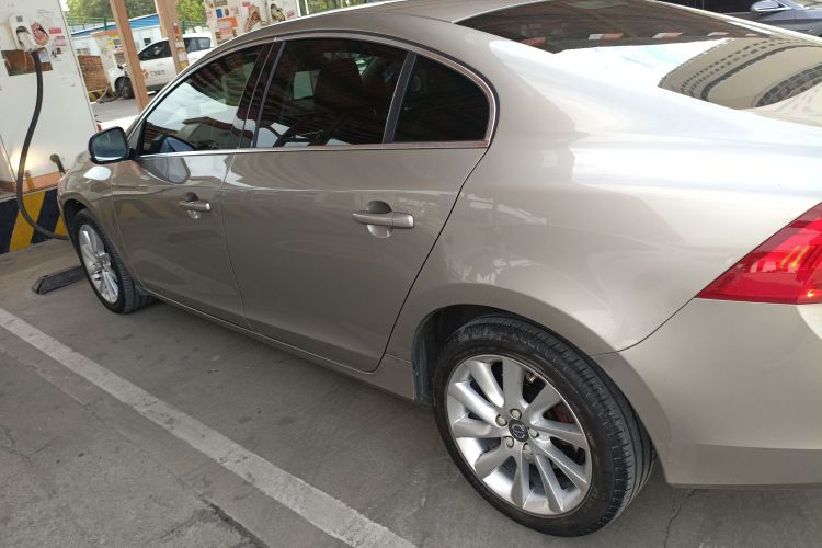 沃尔沃S60 2016款 S60L T4 智远版车身外观4