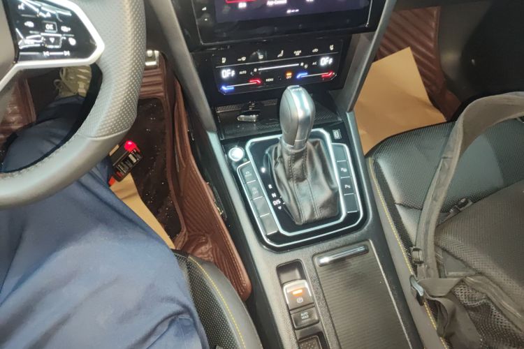 一汽-大众CC 2024款 380TSI 夺目版中控内饰18