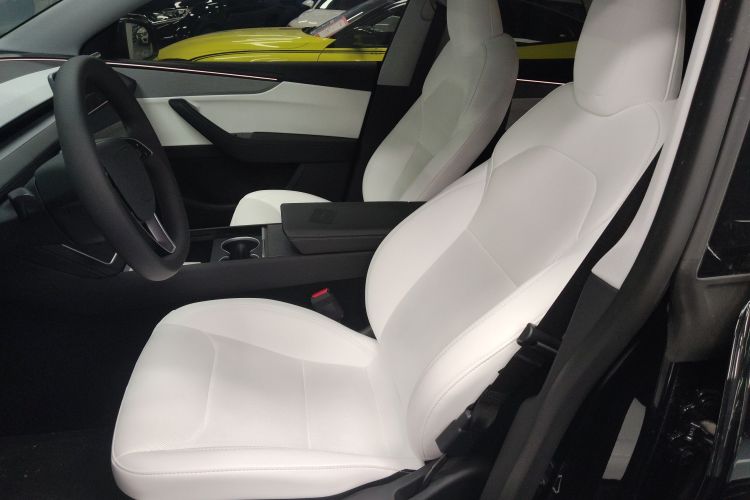 特斯拉 Model Y 2025款 后轮驱动 首发版中控内饰19