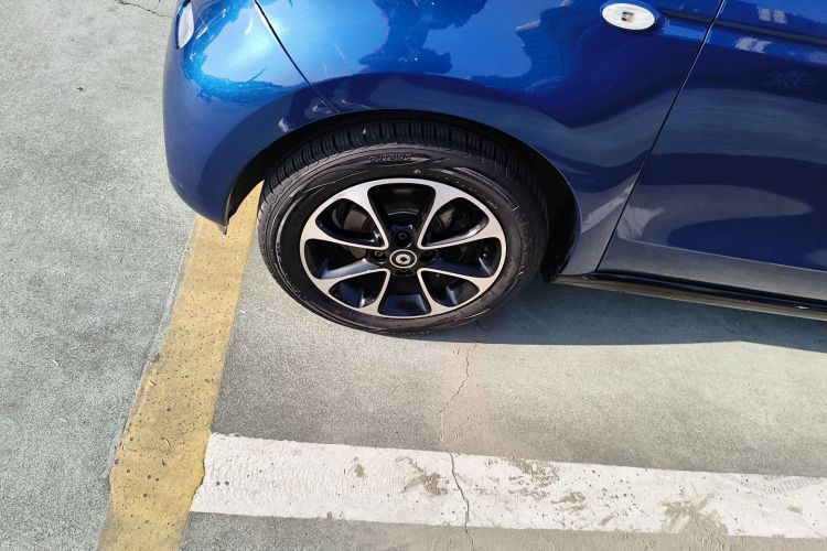 smart forfour 2016款 1.0L 52千瓦激情版车身外观6005