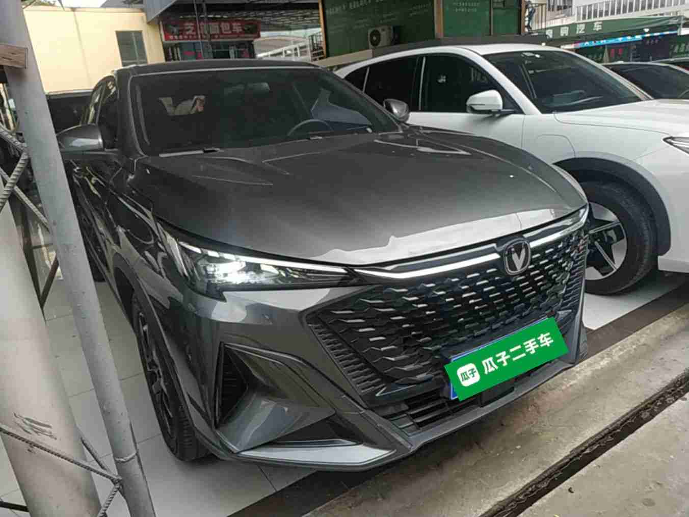 车辆右前45度外观展示