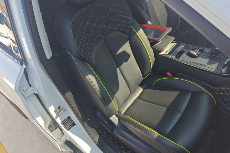 荣威RX5 2021款 PLUS 330TGI 自动国潮智臻版局部细节41