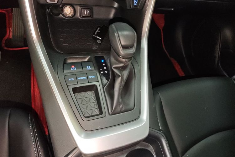 丰田 RAV4荣放 2021款 2.0L CVT两驱风尚版中控内饰18