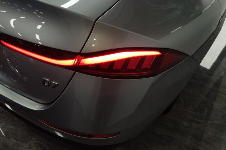 荣威D7 2023款 DMH 125km 旗舰版车身外观9