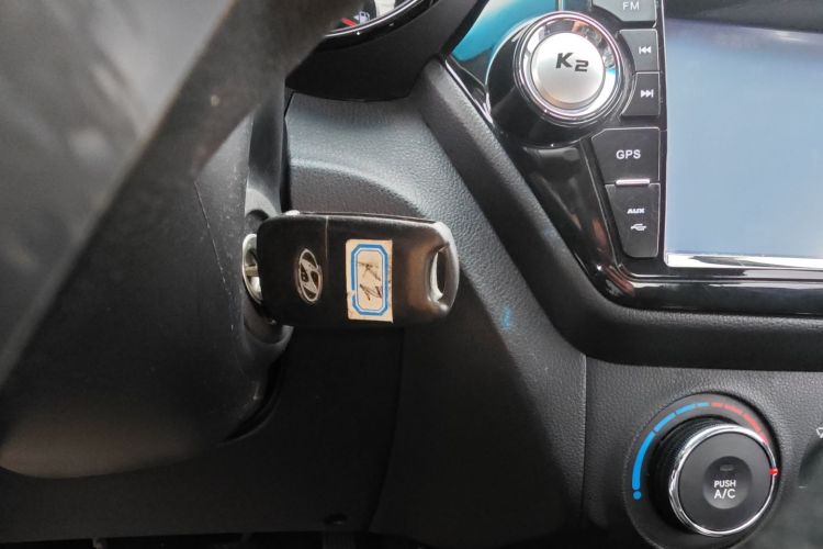起亚K2 2012款 三厢 1.4L MT GLS纪念版中控内饰11