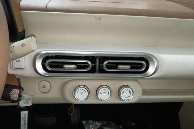 五菱汽车 宏光MINIEV 2024款 第三代 215km 青春版中控内饰16