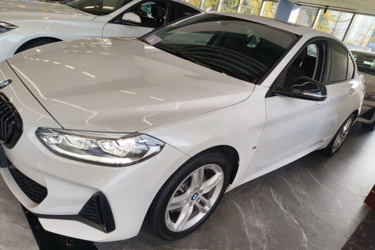 宝马1系 2023款 120i M运动曜夜版车身外观6003