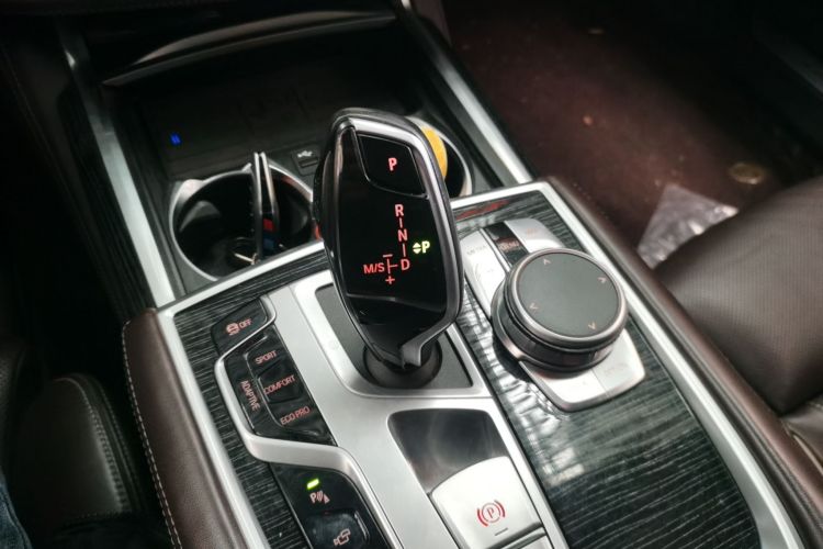 宝马7系 2019款 改款 730Li M运动套装中控内饰18