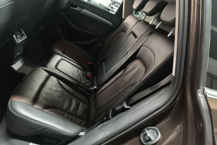 奥迪Q5 2016款 40 TFSI 技术型中控内饰21