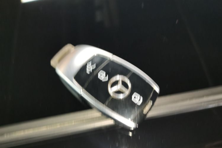 奔驰E级 2023款 改款 E 300 L 豪华型中控内饰7001