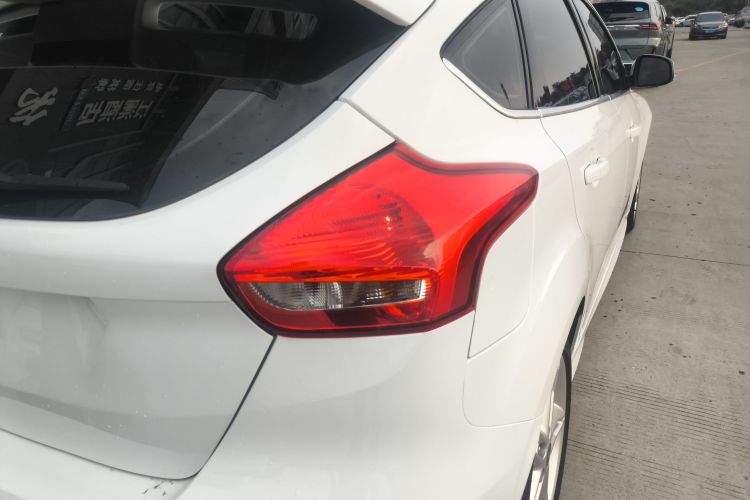 福特 福克斯 2020款 两厢经典 1.5L 自动风尚型车身外观6006