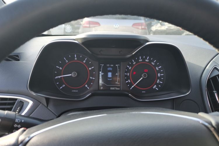 奇瑞 艾瑞泽5 2016款 1.5L CVT领锐版中控内饰14