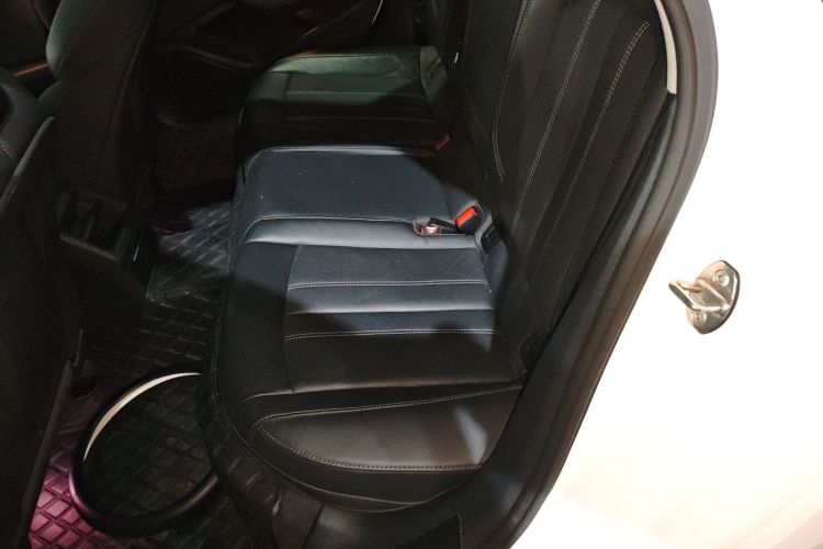 奥迪A4L 2022款 40 TFSI 时尚动感型中控内饰21