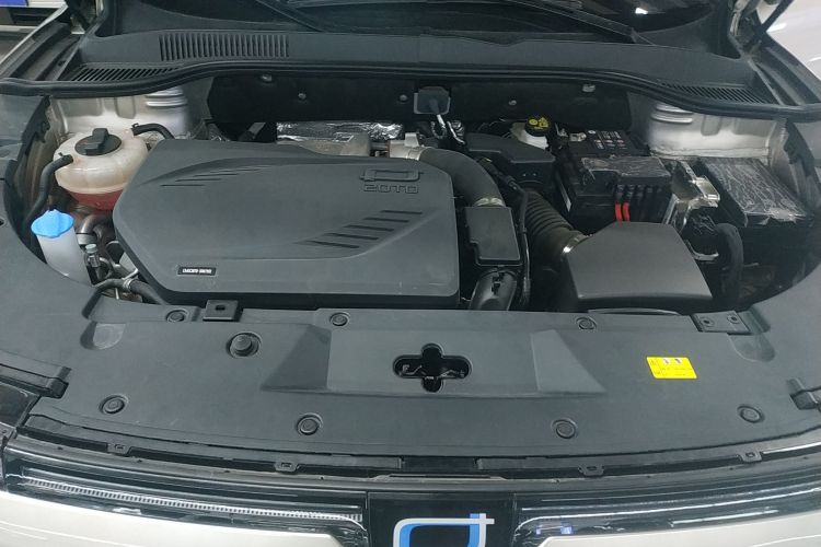 奔腾T90 2023款 2.0T 自动旗舰型机舱底盘24