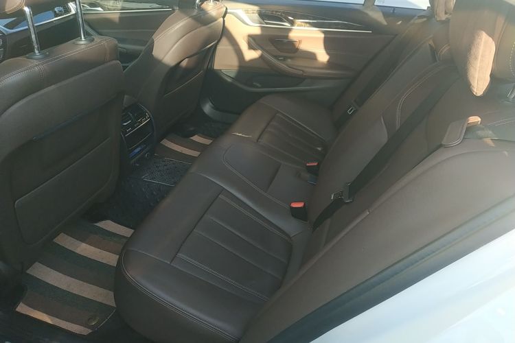 宝马5系 2019款 525Li M运动套装中控内饰7004