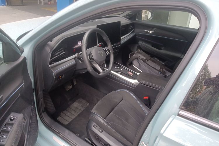 大众 帕萨特 2025款 Pro 380TSI 星空龙尊版中控内饰20