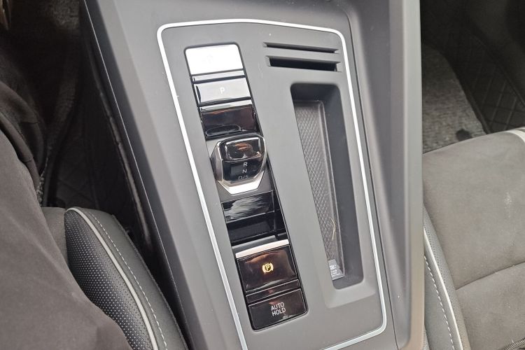 大众 高尔夫 2023款 改款 280TSI DSG R-Line Lite中控内饰18