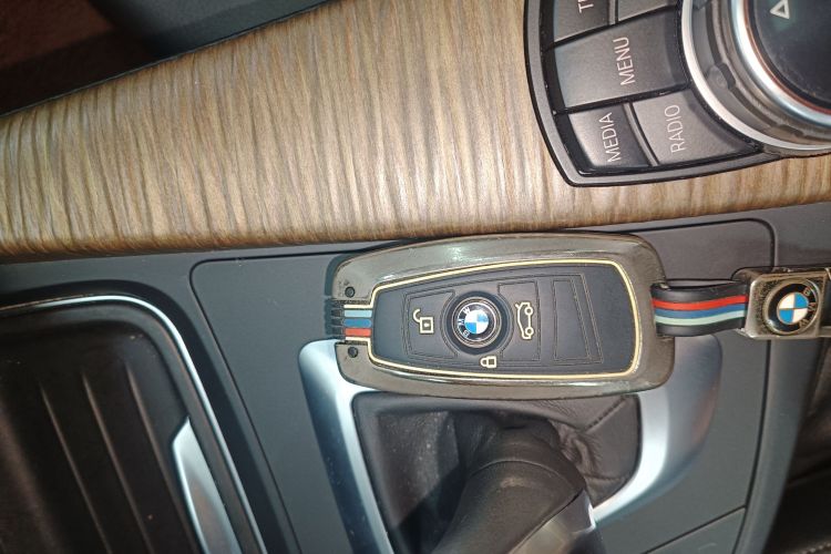 宝马3系GT 2013款 328i 风尚设计套装中控内饰7001