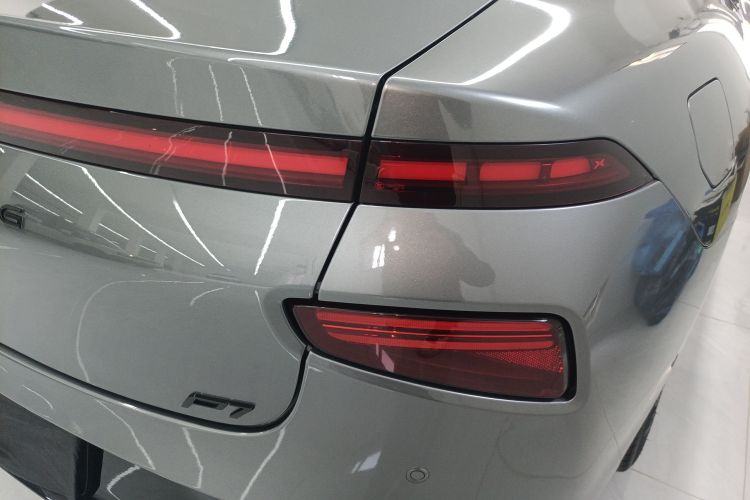 小鹏P7 2020款 670N车身外观9