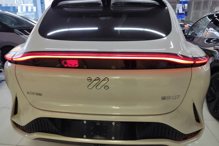 智己汽车 智己LS7 2023款 100kWh Pro四驱版车身外观6