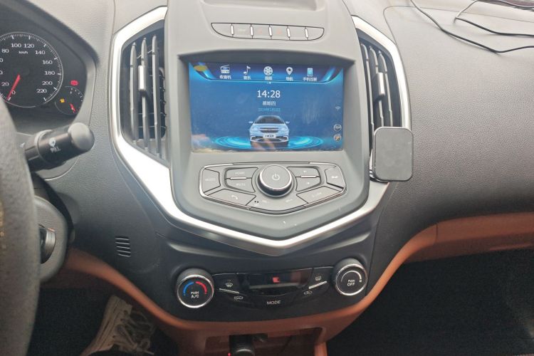 吉利汽车 金刚 2016款 1.5L 手动精英型局部细节16